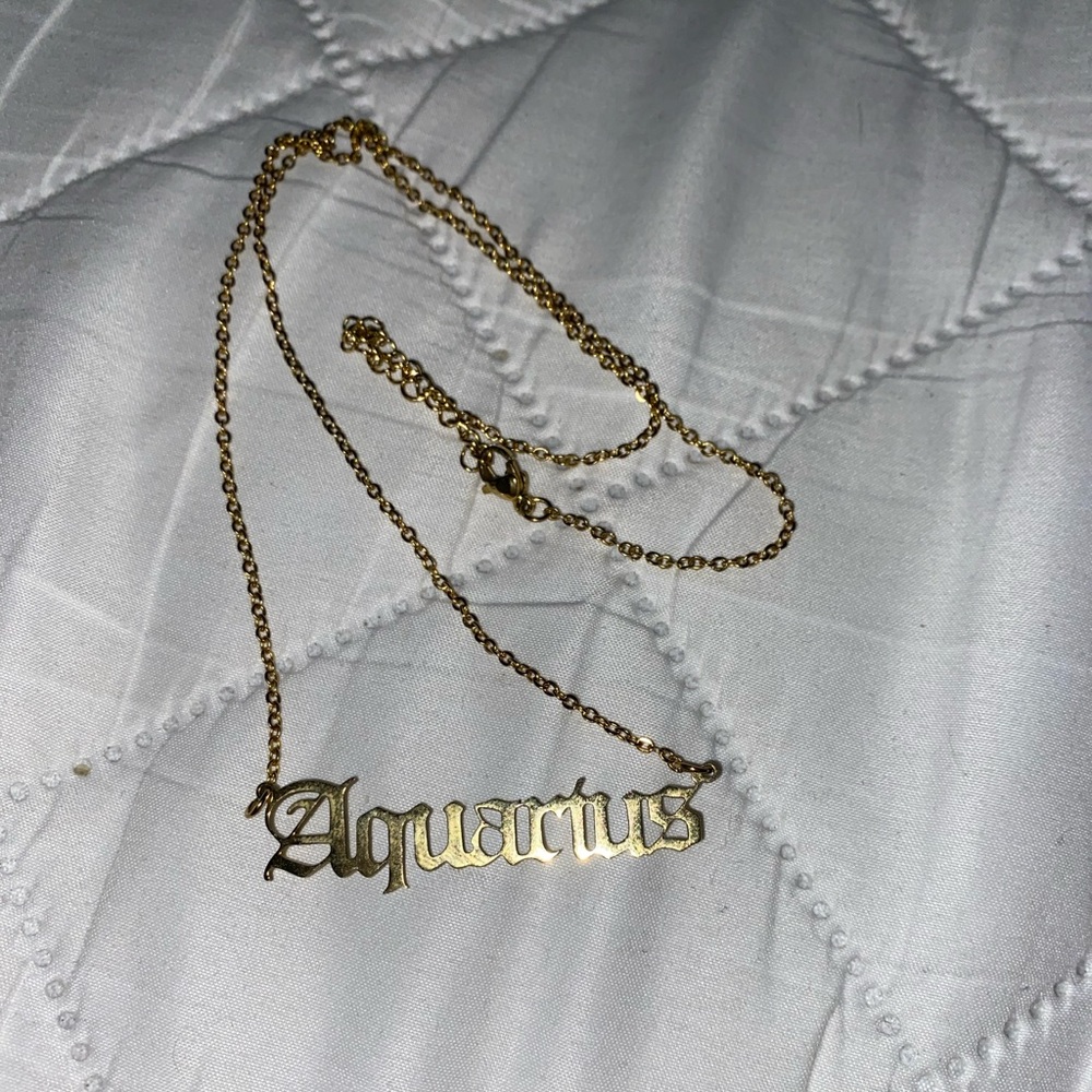 Very pretty AQUARIUS necklace